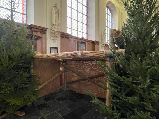 Gesjorde Kerststal in Sint-Ursmaruskerk (Baasrode)